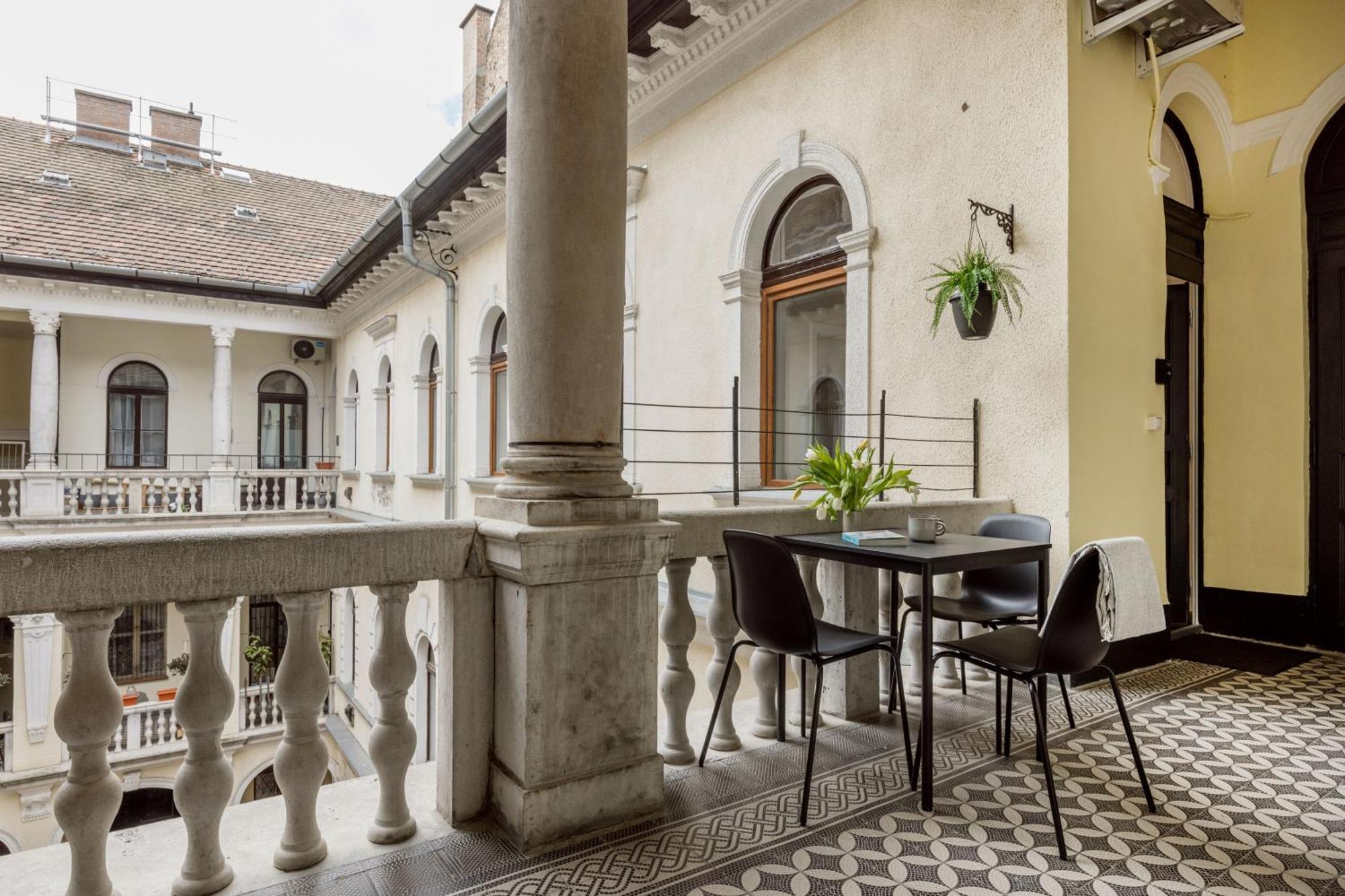 Sleek Downtown Living Apartment Budapest Bagian luar foto